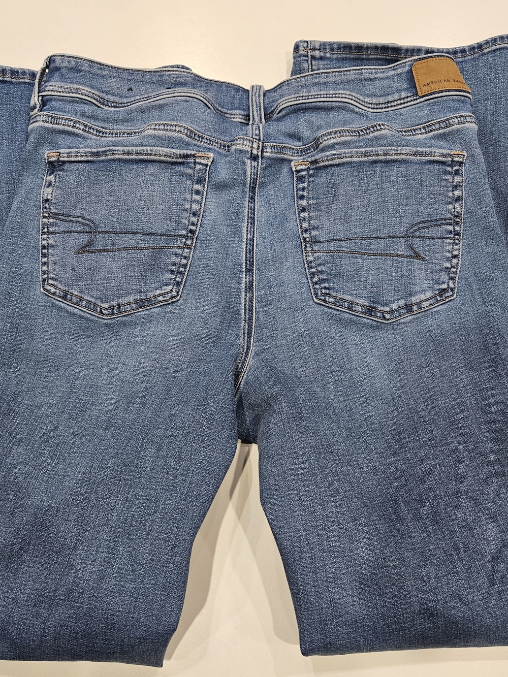 American Eagle Outfitters Women's Boot Cut Jeans in Medium Blue Wash - Picture 3 of 7